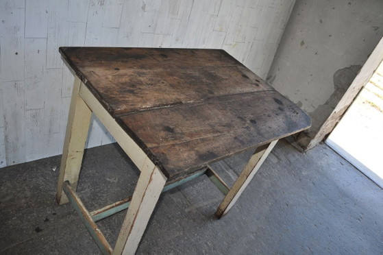 Mesa de cocina antigua húngara de madera – Libros de arte, Rustic (photo 2 of 6)
