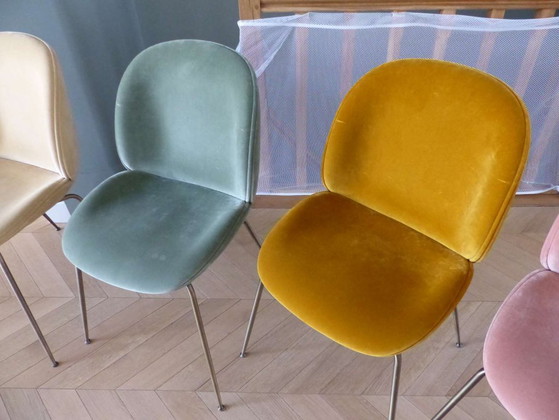 Image 1 of Set aus 8 „Beetle Dining Chair“-Stühlen in Samt von GUBI, Design Stine Gam & Enrico Fratesi