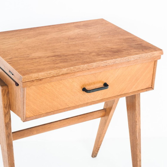Consolle o tavolino vintage. Gambe oblique in rovere - Francia anni '60 – Console, Wood (photo 10 of 13)
