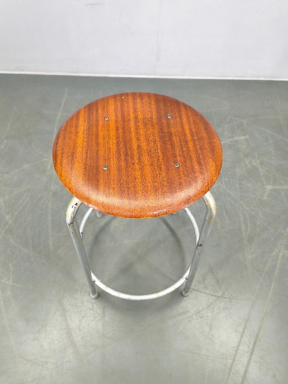 Image 1 of Taburete industrial alemán de los años 50 con asiento de madera contrachapada.