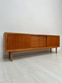 Grande credenza danese vintage di metà secolo in teak anni '60
