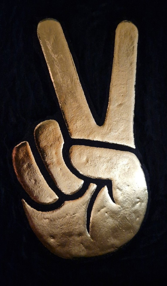 Image 1 of Goldene Peace-Handgeste, 23 Karat vergoldet, in einem Rahmen in limitierter Auflage