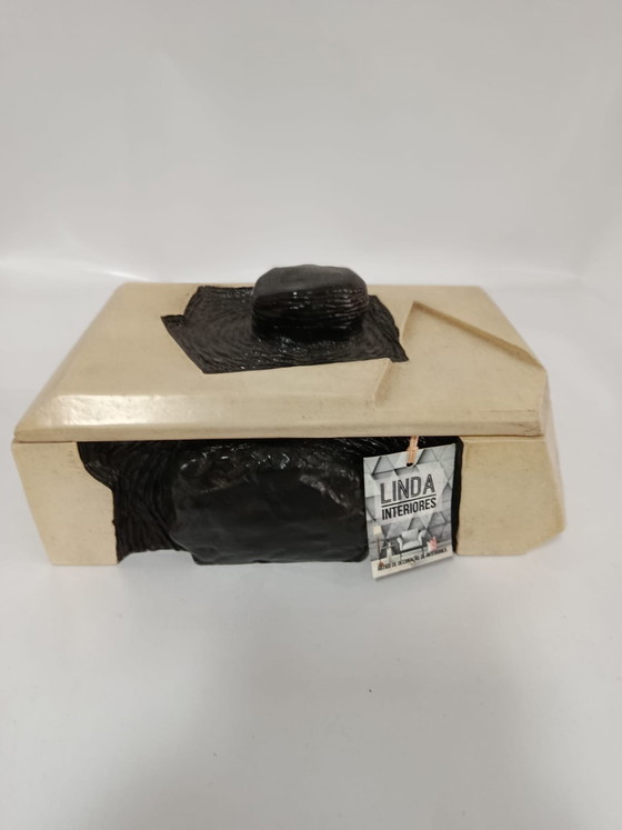 Image 1 of Caja de piedra