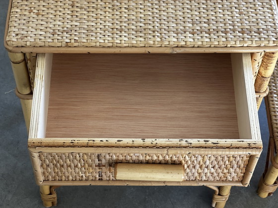 Pair of vintage bedside tables in rattan and woven wicker – Italy, 1970s – Fabrication artisanale Circa 1970 (photo 5 of 14)