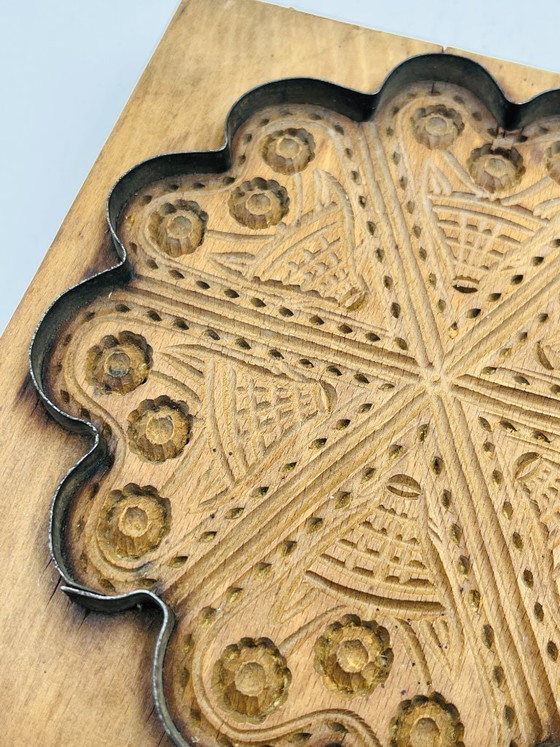 Image 1 of Moule Ancien à Massepain en Bois Sculpté 6 Cœurs Artisanat Traditionnel