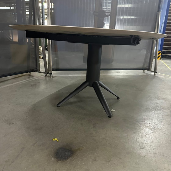 Image 1 of Vono round extendable
