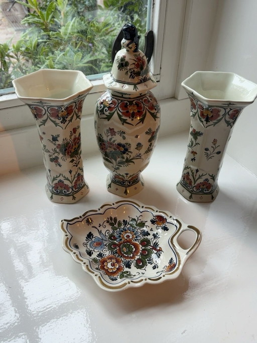 Delfts Polychroom Kast Vazen Plus Keramiek Schaaltje – Porcelain, Ceramic