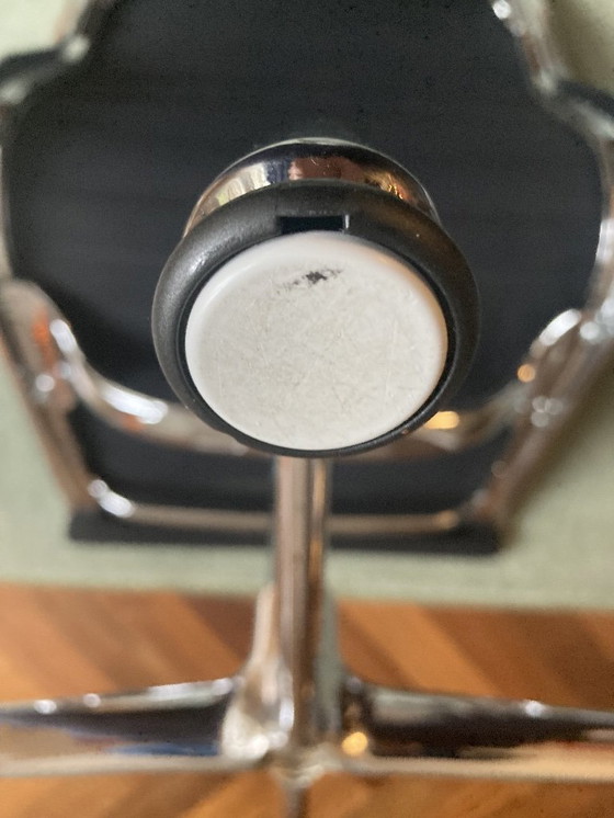 Image 1 of EA106 Vitra Eames hopsak