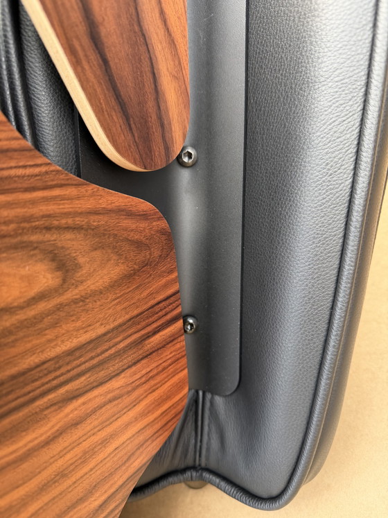 Image 1 of Poltrona lounge Vitra Eames XL + poggiapiedi, in pregiata pelle nera e palissandro Santos. NUOVA!!