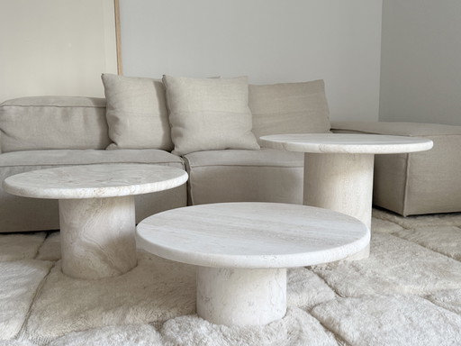 Tables basses sculpturales rondes en travertin - Naturel, Puriste, Intemporel
