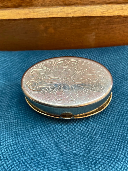 Antique purse box in banded agate and silver-plated metal with rocaille engraved decoration (photo 2 of 3)