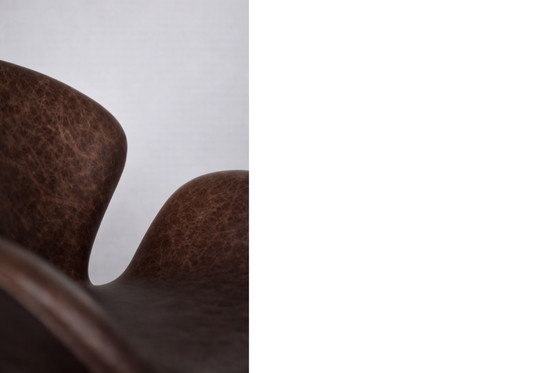 Image 1 of Poltrona Swan in pelle marrone danese vintage di metà secolo, realizzata da Arne Jacobsen per Fritz Hansen, 1958