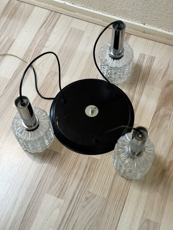 Image 1 of Lampe en cascade vintage, trois pendentifs, verre chromé de l'ère spatiale des années 1970