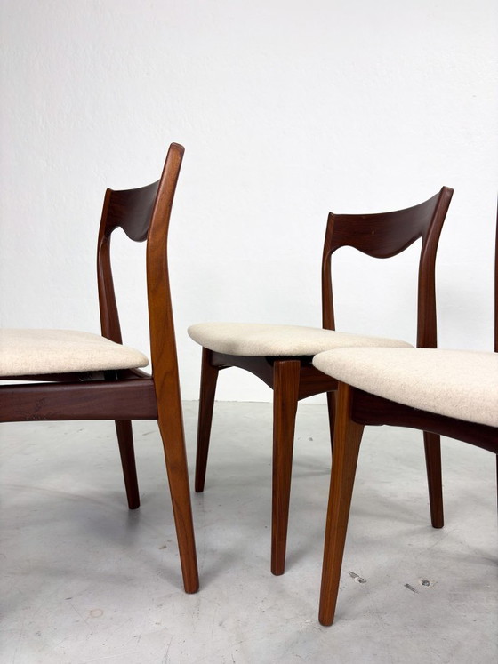 Set Vintage Dining chairs by AwA – Wood (photo 6 of 19)