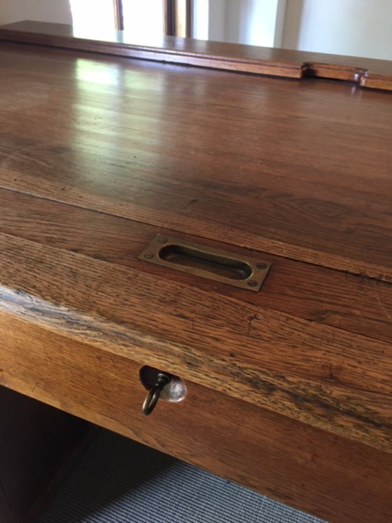 Image 1 of Eiken bureau met in/uitschuifbaar bovenblad