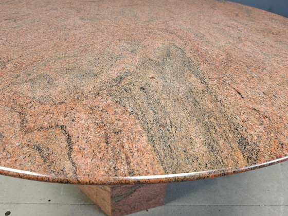 Image 1 of Table de salle à manger ronde vintage en granit, 1970