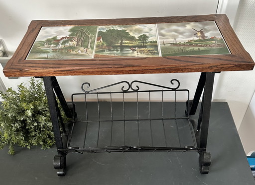 Vintage newspaper or magazine rack with Dutch tile top – H. Eidingel – 1950s/60s