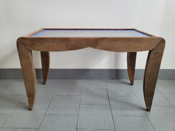 Image 1 of Vintage salontafel/bijzettafel uit de jaren 1940/1950 van beukenhout met kathedraalglas.