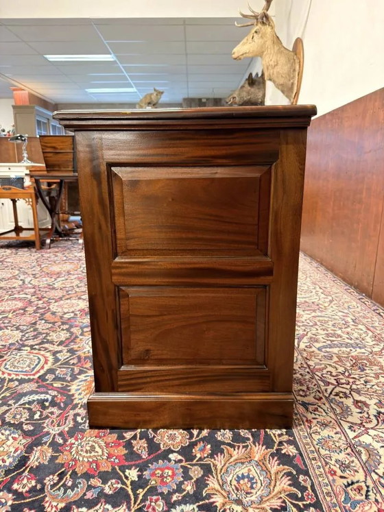 Classic English Mahogany Chest of Drawers, Brass, Brown, Chesterfield (photo 5 of 9)