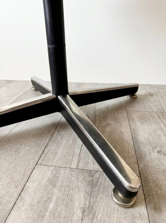 Image 1 of Poltrona direzionale originale Charles Pollock per Knoll – Rara pelle bordeaux – Sistema di ritorno automatico