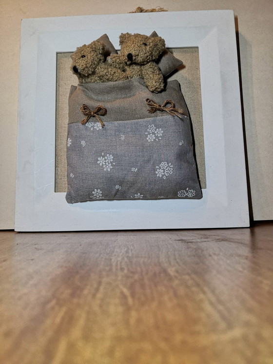 Image 1 of Vintage Goedenacht Frame / Teddybeer Onder Het Dekbed 90's