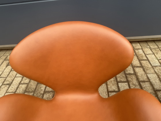 Image 1 of 2x Fritz Hansen Swan chair 1971 Cognac leder, NIEUWstaat!!