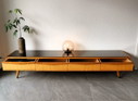 Credenza bassa vintage, design retrò danese di metà secolo, in teak