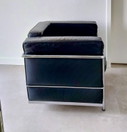 Réplique du fauteuil LC2 en cuir noir (2 pièces)