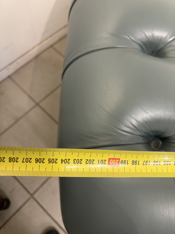 Image 1 of Canapé Chesterfield spacieux en cuir 2 places