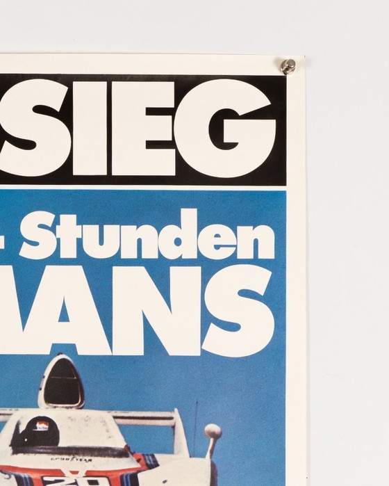 Image 1 of Porsche Sieg 24 Stunden Le Mans 1976 – Originele Vintage Porsche Poster van Werbeagentur Strenger – Mid-Century Modern – 102x76 