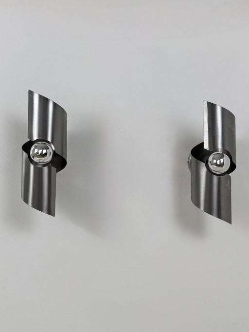 Een paar vintage wandlampen, gepatineerd gebogen staal, Frankrijk, 1970