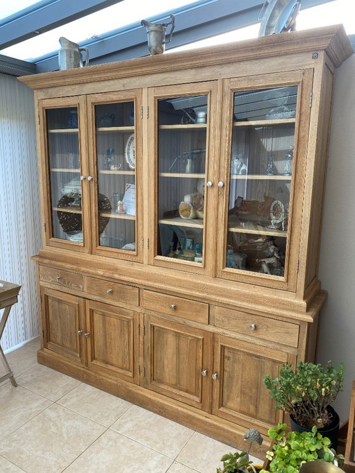 Vitrinekast van PR-Interiors 