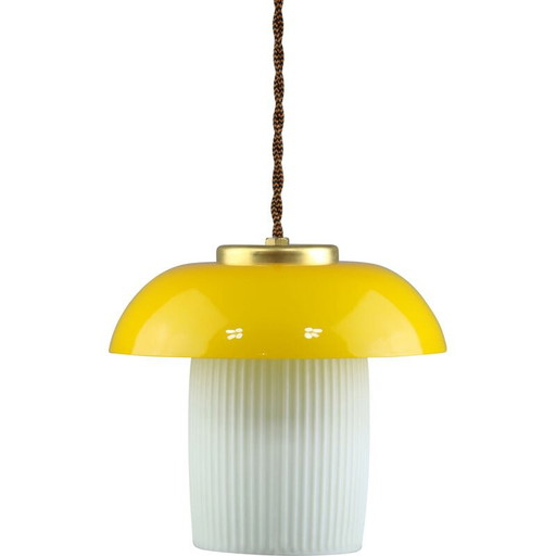 Mid Century hanglamp van geel glas en messing Mushroom