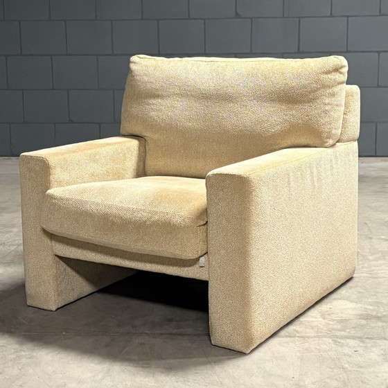 Image 1 of Sillón tapizado en tela beige – Erpo International