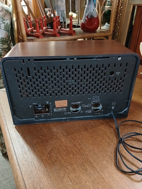 Image 1 of Old radio