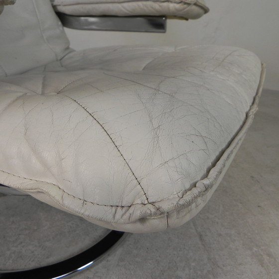 Image 1 of Poltrona Leolux, poltrona girevole con rivestimento in pelle bianca, anni '60