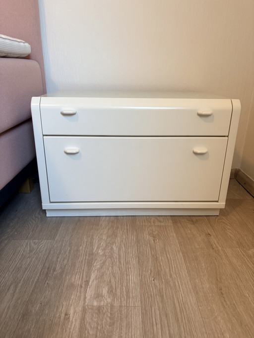 De magnifiques tables de chevet en parfait état, datant des années 1970-1980.