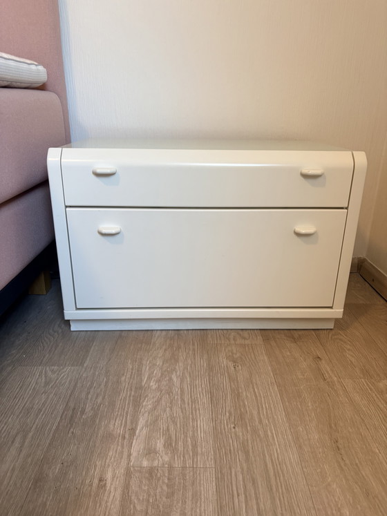 Image 1 of De magnifiques tables de chevet en parfait état, datant des années 1970-1980.