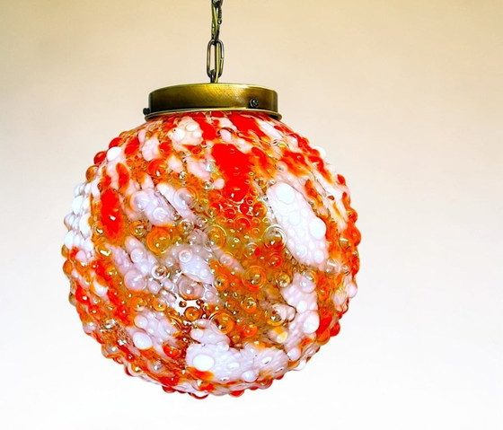 Image 1 of Grand lustre suspendu de style Régence en verre rouge