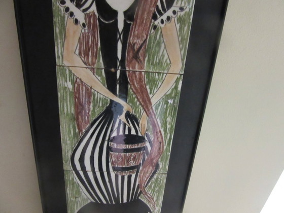 Image 1 of Piastrella in ceramica Belarti da appendere al muro, raffigurante una ragazza giovane, stile anni '60, retrò vintage.