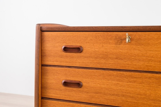 Image 1 of Cassettiera scandinava in teak, anni '60, stile Mid-Century Modern.