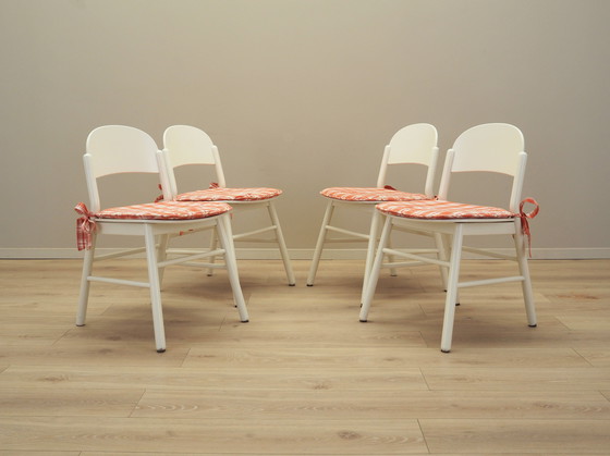 Image 1 of Ensemble de quatre chaises en hêtre, design italien, années 1970, Production : Italie