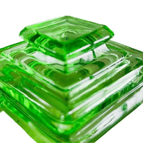 Image 1 of Elegante portacipria tedesco vintage Portagioie in cristallo verde smeraldo anni '40