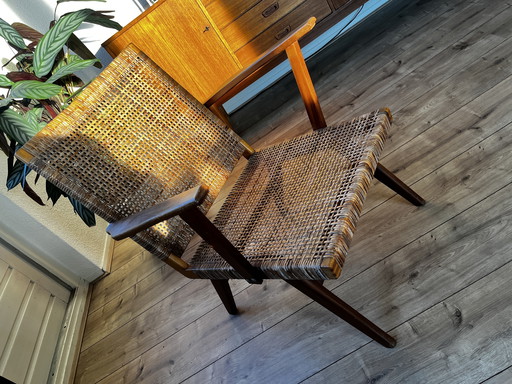 Sillón vintage de teca y ratán con diseño de mediados de siglo