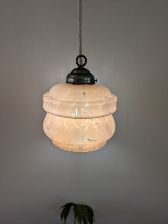 Image 1 of Magnifique suspension Art déco rose en verre cliché