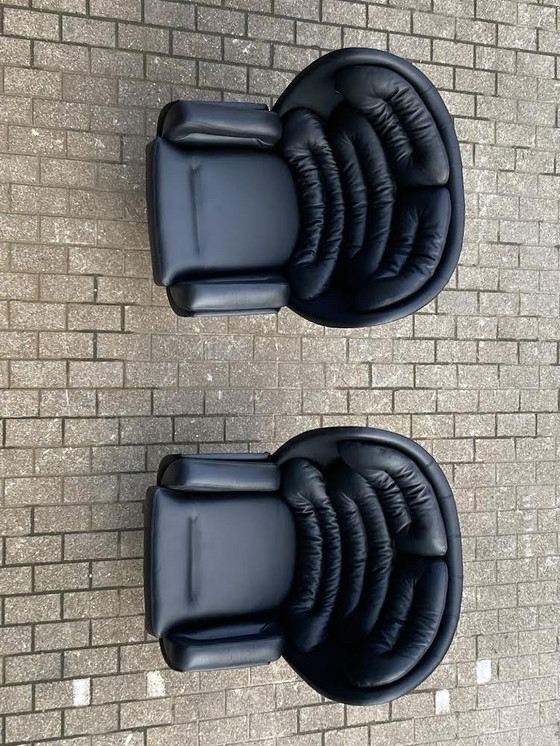 Image 1 of 2 chaises Joe Colombo Elda en cuir noir et fibre de verre blanche