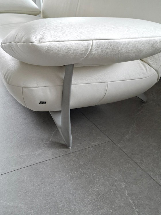 Image 1 of Canapé design 2 places en cuir Rolf Benz, entièrement rénové par des professionnels.