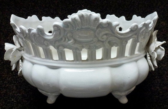 Image 1 of Vintage Jardiniere / Plantenbak Met Prachtige Keramische Bloemen