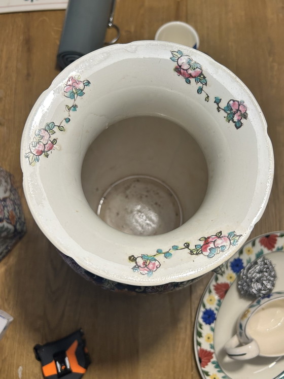 Image 1 of Beautiful set of hand-painted Chinese vase and voodoo pot/tea caddy