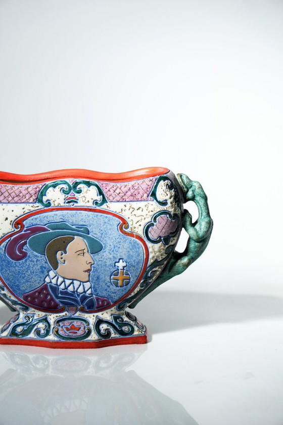 Amphora Czechoslovakia Art Deco Vase Cavalier Portrait Heraldic Crest Enamel – Ceramic (photo 8 of 15)